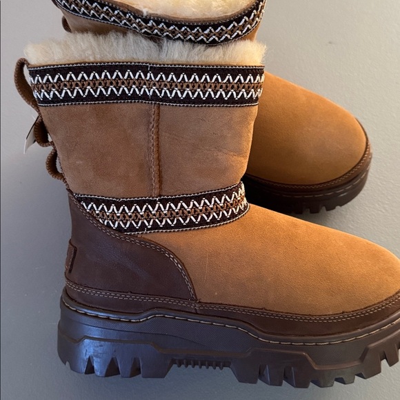 UGG Brown Fur-Lined Winter Boots women’s size 7 brand new - Picture 2 of 6